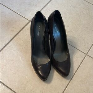 Nine West Black Heels with Pointed Toe and Sleek Design